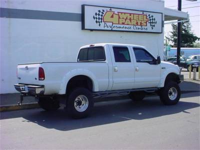 N-FAB Nerf Step 1999-2016 F-250 / F-350 Super Duty Crew Cab 6.75' Bed Gas / Diesel SRW Gloss Black (F99105CC-6)